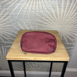 Lululemon Everywhere Belt Bag *1L in Merlot.